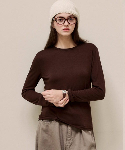 LUSIDA（ルシダ）の「MATI ベーシック ロングスリーブ ラウンドTシャツ（全5色）（Tシャツ/カットソー・レディース・ホワイト/ブラック/ベージュ/ブラウン/チャコール・FREE）」の7枚目の写真