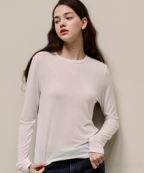 LUSIDA（ルシダ）の「MATI ベーシック ロングスリーブ ラウンドTシャツ（全5色）（Tシャツ/カットソー・レディース・ホワイト/ブラック/ベージュ/ブラウン/チャコール・FREE）」の9枚目の写真