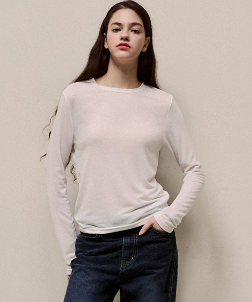 LUSIDA（ルシダ）の「MATI ベーシック ロングスリーブ ラウンドTシャツ（全5色）（Tシャツ/カットソー・レディース・ホワイト/ブラック/ベージュ/ブラウン/チャコール・FREE）」の11枚目の写真