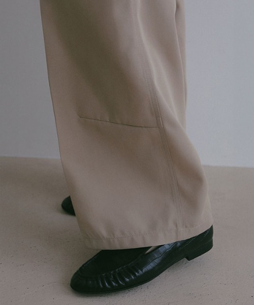 ETRE TOKYO(エトレトウキョウ)の「デザインタックセンタープレスパンツ(その他パンツ・レディース・ベージュ/ネイビー・S/M)」の10枚目の写真