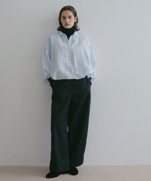 ETRE TOKYO(エトレトウキョウ)の「デザインタックセンタープレスパンツ(その他パンツ・レディース・ベージュ/ネイビー・S/M)」の4枚目の写真