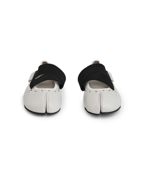 DEINET(ダイニット)の「TABI POINT FLAT SHOES IN IVORY(バレエシューズ・レディース・その他・23cm/24cm/25cm/26cm)」の2枚目の写真
