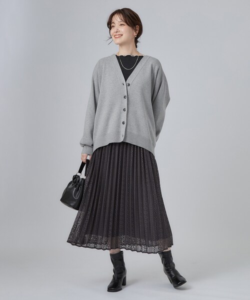 SHOO・LA・RUE(シューラルー)の「【毛玉になりにくい/S-LL/洗濯機可/体型カバー】Vネックゆったりカーディガン(カーディガン/ボレロ・レディース・ブラック/ブルー系その他/グレー/ダークブラウン/レッド系1/ピンク系9/イエロー系9/ベージュ系7・04/03/02/01)」の11枚目の写真