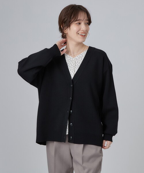 SHOO・LA・RUE(シューラルー)の「【毛玉になりにくい/S-LL/洗濯機可/体型カバー】Vネックゆったりカーディガン(カーディガン/ボレロ・レディース・ブラック/ブルー系その他/グレー/ダークブラウン/レッド系1/ピンク系9/イエロー系9/ベージュ系7・04/03/02/01)」の13枚目の写真