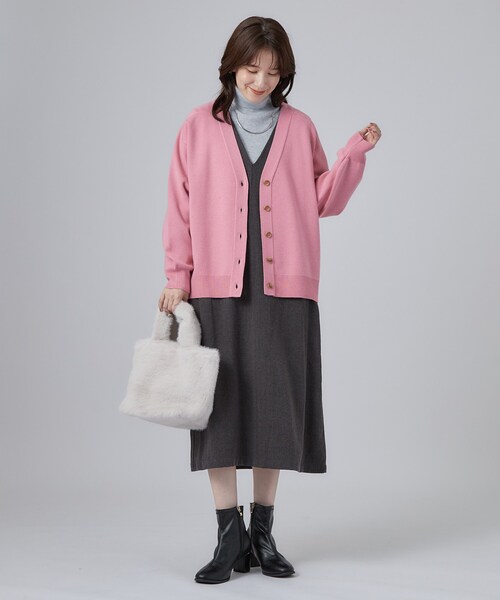 SHOO・LA・RUE(シューラルー)の「【毛玉になりにくい/S-LL/洗濯機可/体型カバー】Vネックゆったりカーディガン(カーディガン/ボレロ・レディース・ブラック/ブルー系その他/グレー/ダークブラウン/レッド系1/ピンク系9/イエロー系9/ベージュ系7・04/03/02/01)」の18枚目の写真