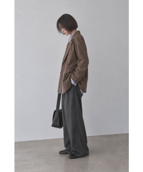 marjour(マージュール)の「EMBROIDERY DOUBLE JACKET(テーラードジャケット・レディース・ブラウン/ベージュ・M)」の6枚目の写真