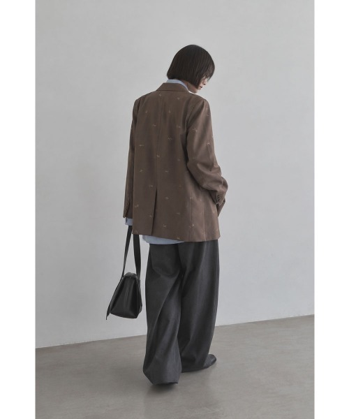 marjour(マージュール)の「EMBROIDERY DOUBLE JACKET(テーラードジャケット・レディース・ブラウン/ベージュ・M)」の7枚目の写真