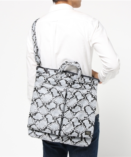 HEAD PORTER(ヘッドポーター)の「PYTHON/HELMET BAG(ショルダーバッグ・メンズ・アニマル・ONE SIZE)」の1枚目の写真