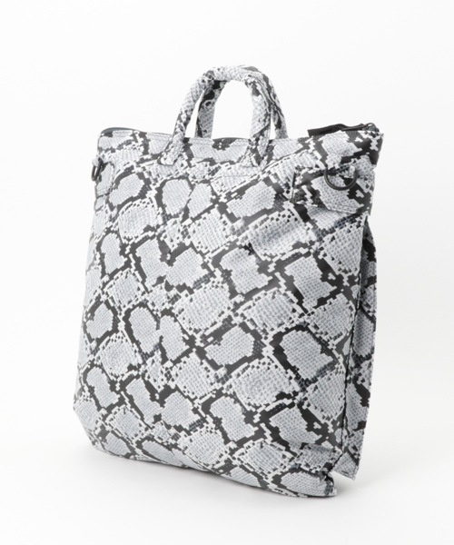 HEAD PORTER(ヘッドポーター)の「PYTHON/HELMET BAG(ショルダーバッグ・メンズ・アニマル・ONE SIZE)」の2枚目の写真