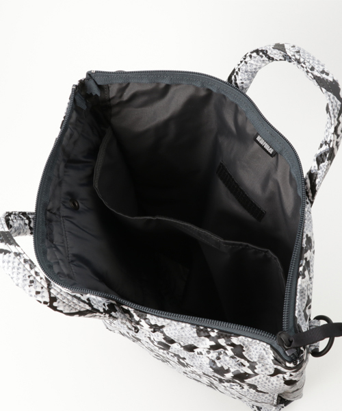 HEAD PORTER(ヘッドポーター)の「PYTHON/HELMET BAG(ショルダーバッグ・メンズ・アニマル・ONE SIZE)」の8枚目の写真