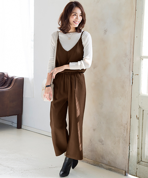 Pierrot（ピエロ）の「スエードタッチ キャミオールインワン（つなぎ/オールインワン・レディース・ダークカーキ/ベージュ/ブラック/ブラウン・M/L）」の3枚目の写真