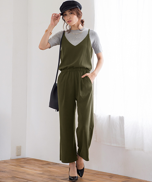 Pierrot（ピエロ）の「スエードタッチ キャミオールインワン（つなぎ/オールインワン・レディース・ダークカーキ/ベージュ/ブラック/ブラウン・M/L）」の4枚目の写真