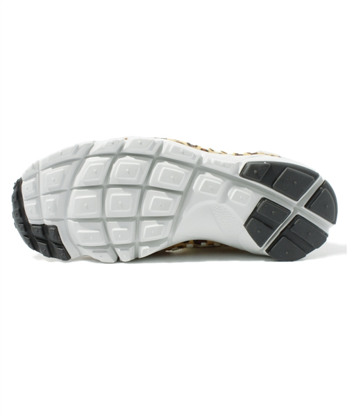 NIKE(ナイキ)の「AIR FOOTSCAPE WOVEN CHUKKA PRM(スニーカー・レディース・ブラック/ブラウン・24cm/24.5cm/25cm/25.5cm/26cm/26.5cm/27cm/28cm)」の4枚目の写真