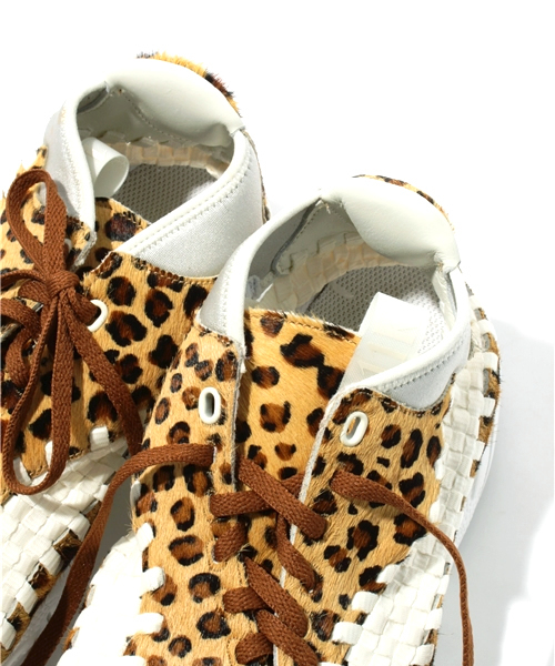 NIKE(ナイキ)の「AIR FOOTSCAPE WOVEN CHUKKA PRM(スニーカー・レディース・ブラック/ブラウン・24cm/24.5cm/25cm/25.5cm/26cm/26.5cm/27cm/28cm)」の7枚目の写真