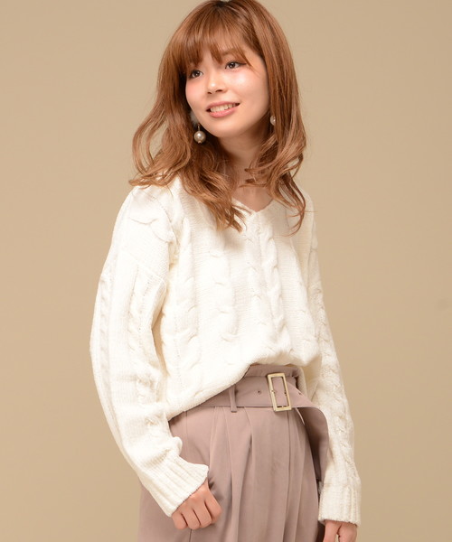 natural couture（ナチュラルクチュール）の「モールヤーンケーブルニット（ニット/セーター・レディース・オフホワイト/ピンク/ネイビー/イエロー・FREE）」の2枚目の写真