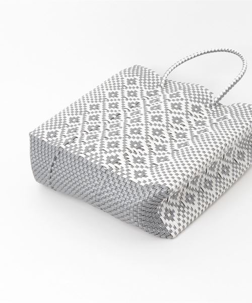 COLONY 2139（コロニートゥーワンスリーナイン）の「MERCADO BAG XS 配色　メルカドバッグ（かごバッグ・レディース・シルバー/ゴールド/ブラック/ネイビー・FREE）」の6枚目の写真