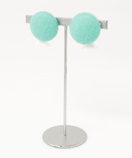tone(トーン)の「【muddy-maua】フラワーモチーフピアス(ピアス(両耳用)・レディース・グリーン/ピンク・FREE)」の1枚目の写真