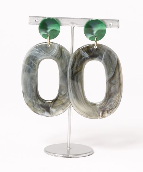 LAKOLE（ラコレ）の「BIGカラーイヤリング / LAKOLE（イヤリング・レディース・ブラウン/オフホワイト/グリーン・FREE）」の5枚目の写真