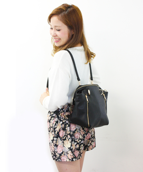 Chico（チコ）の「合皮3WAYショルダーBAG（ショルダーバッグ・レディース・ブラック/アイボリー/ネイビー/ベージュ・FREE）」の4枚目の写真