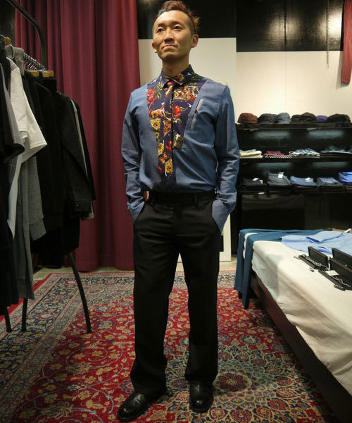 MIDWEST（ミッドウエスト）の「yoshio kubo×MIDWEST 別注タイ付シャツ（シャツ/ブラウス・メンズ・ダークブルー・1/2）」の15枚目の写真