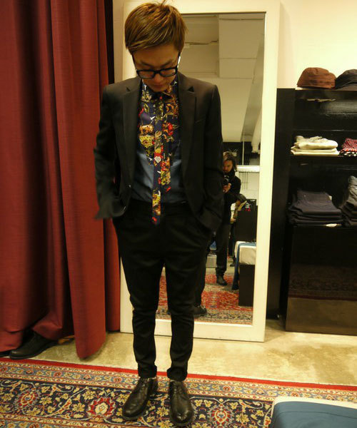 MIDWEST（ミッドウエスト）の「yoshio kubo×MIDWEST 別注タイ付シャツ（シャツ/ブラウス・メンズ・ダークブルー・1/2）」の16枚目の写真