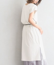 Vネックフレンチスリーブワンピース