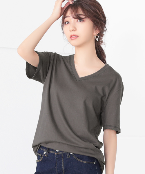 Ninarobe（ニーナローブ）の「[CLOSED] カットオフ加工VネックTシャツ（Tシャツ/カットソー・レディース・ブラック/チャコールグレー/ラベンダー/ホワイト・M）」の4枚目の写真