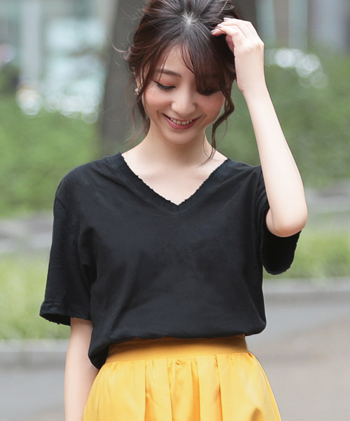 Ninarobe（ニーナローブ）の「[CLOSED] カットオフ加工VネックTシャツ（Tシャツ/カットソー・レディース・ブラック/チャコールグレー/ラベンダー/ホワイト・M）」の3枚目の写真