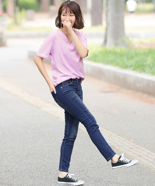 Ninarobe（ニーナローブ）の「[CLOSED] カットオフ加工VネックTシャツ（Tシャツ/カットソー・レディース・ブラック/チャコールグレー/ラベンダー/ホワイト・M）」の14枚目の写真