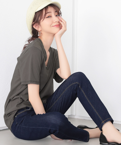 Ninarobe（ニーナローブ）の「[CLOSED] カットオフ加工VネックTシャツ（Tシャツ/カットソー・レディース・ブラック/チャコールグレー/ラベンダー/ホワイト・M）」の16枚目の写真