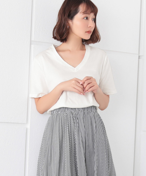 Ninarobe（ニーナローブ）の「[CLOSED] カットオフ加工VネックTシャツ（Tシャツ/カットソー・レディース・ブラック/チャコールグレー/ラベンダー/ホワイト・M）」の22枚目の写真