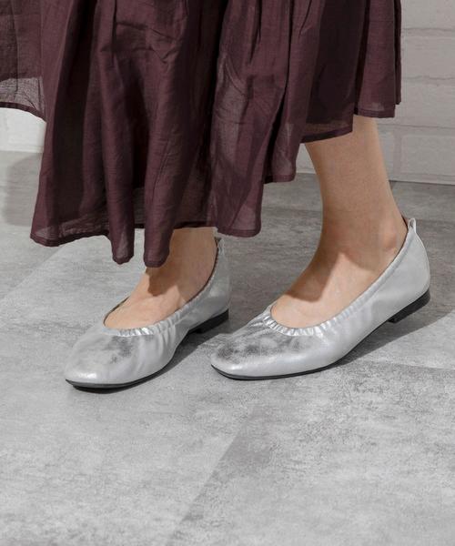 coen（コーエン）の「スクエアギャザーフラットシューズ（スリッポン/フラットパンプス）（スリッポン・レディース・パイソン/シルバー/ブラック・MEDIUM/LARGE/X-LARGE/SMALL）」の2枚目の写真