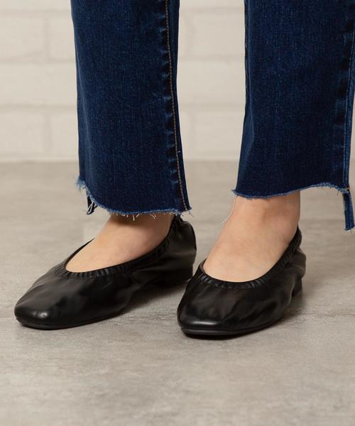 coen（コーエン）の「スクエアギャザーフラットシューズ（スリッポン/フラットパンプス）（スリッポン・レディース・パイソン/シルバー/ブラック・MEDIUM/LARGE/X-LARGE/SMALL）」の5枚目の写真