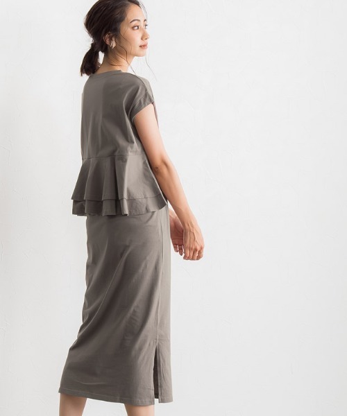 Pierrot(ピエロ)の「バックフリルワンピース 綿100%(ワンピース・レディース・ネイビー/ブラウン/ベージュ系その他/グレイッシュベージュ/ブラック/チャコールグレー/スモーク/モカ・M/L)」の4枚目の写真