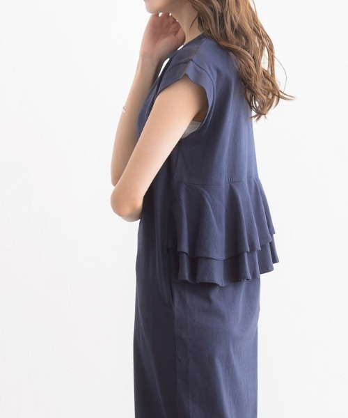 Pierrot(ピエロ)の「バックフリルワンピース 綿100%(ワンピース・レディース・ネイビー/ブラウン/ベージュ系その他/グレイッシュベージュ/ブラック/チャコールグレー/スモーク/モカ・M/L)」の12枚目の写真