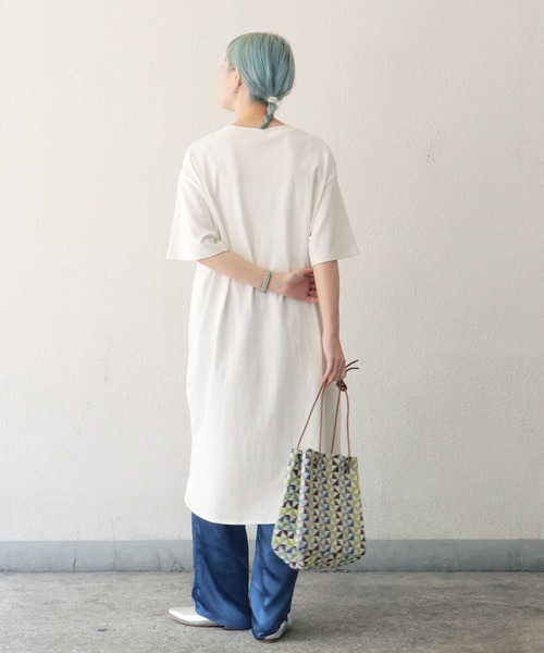 notch.（ノッチ）の「ロングビッグＴシャツ（Tシャツ/カットソー・レディース・ベージュ/ブラック/オフホワイト/ブラウン・M）」の17枚目の写真