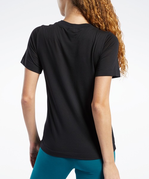Reebok(リーボック)の「トレーニング エッセンシャルズ イージー Tシャツ / Training Essentials Easy Tee(Tシャツ/カットソー・レディース・ブラック/ピンク/ピンク系その他・SMALL/XX-LARGE/LARGE/X-LARGE/MEDIUM/X-SMALL)」の4枚目の写真