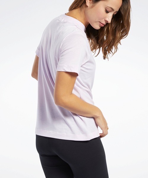 Reebok(リーボック)の「トレーニング エッセンシャルズ イージー Tシャツ / Training Essentials Easy Tee(Tシャツ/カットソー・レディース・ブラック/ピンク/ピンク系その他・SMALL/XX-LARGE/LARGE/X-LARGE/MEDIUM/X-SMALL)」の12枚目の写真