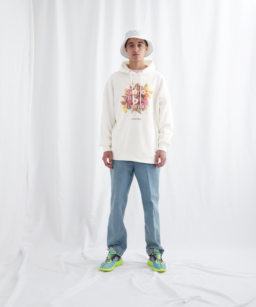 EMMA CLOTHES(エマクローズ)の「8bit Flower Print 裏毛 オーバーサイズプルオーバーパーカー EMMA CLOTHES(パーカー・メンズ・チャコール/ホワイト・FREE)」の3枚目の写真