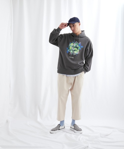 EMMA CLOTHES(エマクローズ)の「8bit Flower Print 裏毛 オーバーサイズプルオーバーパーカー EMMA CLOTHES(パーカー・メンズ・チャコール/ホワイト・FREE)」の9枚目の写真