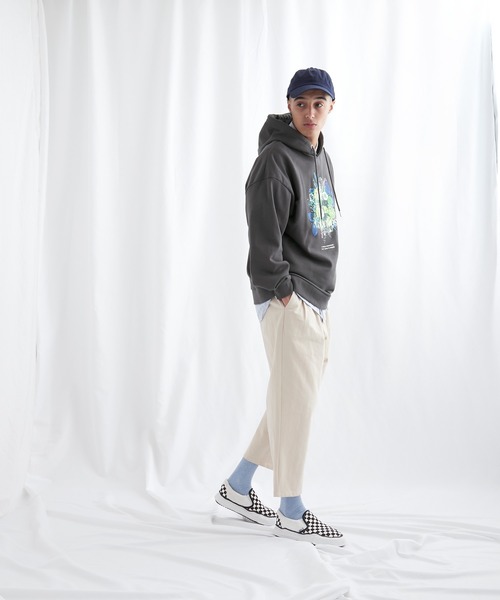EMMA CLOTHES(エマクローズ)の「8bit Flower Print 裏毛 オーバーサイズプルオーバーパーカー EMMA CLOTHES(パーカー・メンズ・チャコール/ホワイト・FREE)」の10枚目の写真