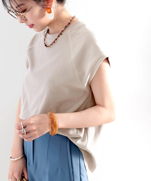 classicalelf(クラシカルエルフ)の「ふんわり柔らか、オーガニックコットン。配色ステッチフレンチTシャツ(Tシャツ/カットソー・レディース・チャコールグレー/ブラック/ベージュ/オフホワイト/モカ/グレー系その他/グレイッシュベージュ・MEDIUM/LARGE/X-LARGE)」の4枚目の写真