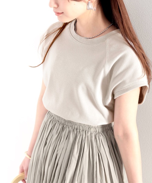 classicalelf(クラシカルエルフ)の「ふんわり柔らか、オーガニックコットン。配色ステッチフレンチTシャツ(Tシャツ/カットソー・レディース・チャコールグレー/ブラック/ベージュ/オフホワイト/モカ/グレー系その他/グレイッシュベージュ・MEDIUM/LARGE/X-LARGE)」の17枚目の写真