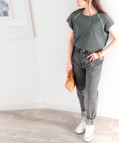 classicalelf(クラシカルエルフ)の「ふんわり柔らか、オーガニックコットン。配色ステッチフレンチTシャツ(Tシャツ/カットソー・レディース・チャコールグレー/ブラック/ベージュ/オフホワイト/モカ/グレー系その他/グレイッシュベージュ・MEDIUM/LARGE/X-LARGE)」の15枚目の写真