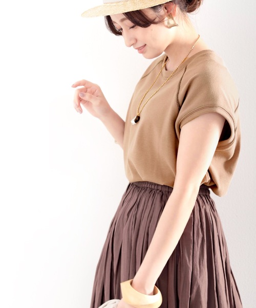 classicalelf(クラシカルエルフ)の「ふんわり柔らか、オーガニックコットン。配色ステッチフレンチTシャツ(Tシャツ/カットソー・レディース・チャコールグレー/ブラック/ベージュ/オフホワイト/モカ/グレー系その他/グレイッシュベージュ・MEDIUM/LARGE/X-LARGE)」の22枚目の写真