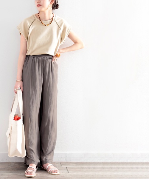 classicalelf(クラシカルエルフ)の「ふんわり柔らか、オーガニックコットン。配色ステッチフレンチTシャツ(Tシャツ/カットソー・レディース・チャコールグレー/ブラック/ベージュ/オフホワイト/モカ/グレー系その他/グレイッシュベージュ・MEDIUM/LARGE/X-LARGE)」の12枚目の写真