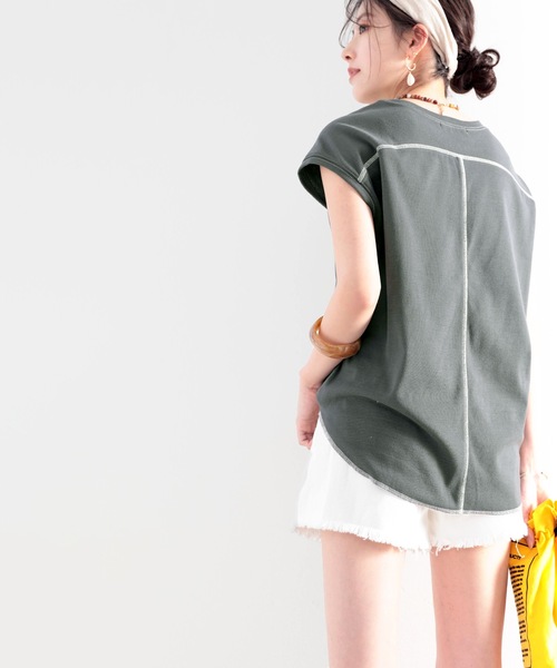 classicalelf(クラシカルエルフ)の「ふんわり柔らか、オーガニックコットン。配色ステッチフレンチTシャツ(Tシャツ/カットソー・レディース・チャコールグレー/ブラック/ベージュ/オフホワイト/モカ/グレー系その他/グレイッシュベージュ・MEDIUM/LARGE/X-LARGE)」の16枚目の写真