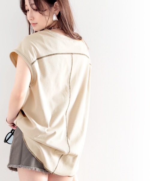 classicalelf(クラシカルエルフ)の「ふんわり柔らか、オーガニックコットン。配色ステッチフレンチTシャツ(Tシャツ/カットソー・レディース・チャコールグレー/ブラック/ベージュ/オフホワイト/モカ/グレー系その他/グレイッシュベージュ・MEDIUM/LARGE/X-LARGE)」の19枚目の写真