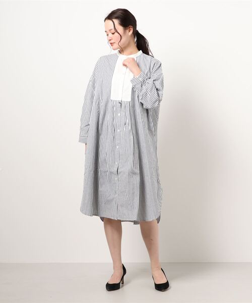 Samansa Mos2(サマンサ モスモス)の「ストライプクレリックワンピース(ワンピース・レディース・ベージュ/オフホワイト/サックスブルー・フリ-)」の8枚目の写真