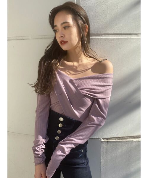 EMODA(エモダ)の「ギャザースリーブリブトップ(Tシャツ/カットソー・レディース・ブラック/ライトブルー/パープル・FREE)」の3枚目の写真